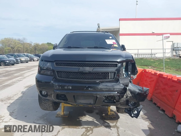 2011 Chevrolet Avalanche LT with VIN 3GNTKFE35BG256847, listed as a IAAI auction lot 41854804 with 206,571 mi miles. Bid and sale history available at carsss.com. Image 12.