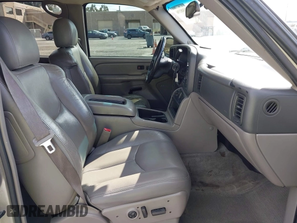 2004 Chevrolet Tahoe LS z VIN 1GNEC13T24R153092, wystawiony jako IAAI lot #42508196 z przebiegiem 175 580 mil mil oraz . Historia ofert i sprzedaży dostępna na DreamBid. Obrazek 5.
