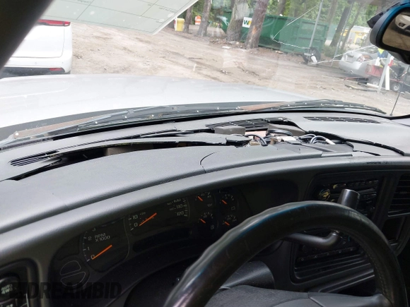 2004 Chevrolet Avalanche Z71 z VIN 3GNEK12TX4G226357, wystawiony jako IAAI lot #42507205 z przebiegiem 200 631 mil mil oraz . Historia ofert i sprzedaży dostępna na DreamBid. Obrazek 14.