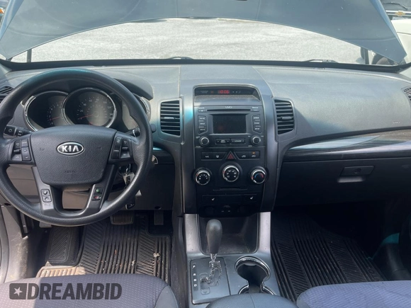2013 Kia Sorento LX with VIN 5XYKTCA65DG324775, listed as a Copart auction lot 63433705 with 128,031 mi miles and Clean title. Bid and sale history available at DreamBid. Image 9.