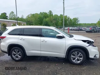 2015 Toyota Highlander XLE z VIN 5TDJKRFH2FS131663, wystawiony jako IAAI lot #42126277 z przebiegiem 108 843 mil mil oraz . Historia ofert i sprzedaży dostępna na DreamBid. Obrazek 14.