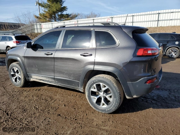 2018 Jeep Cherokee Trailhawk with VIN 1C4PJMBX5JD539608, listed as a Copart auction lot 49948665 with 42,392 mi miles and Clean Title. Bid and sale history available at carsss.com. Image 2.