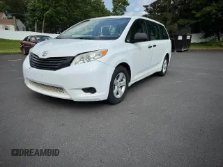 2014 Toyota Sienna L z VIN 5TDZK3DC0ES439470, wystawiony jako Copart lot #61039755 z przebiegiem Nie podano mil oraz Czysty tytuł • Clean title. Historia ofert i sprzedaży dostępna na DreamBid. Obrazek 1.