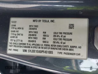 2023 Tesla Model 3 z VIN 5YJ3E1EA5PF451085, wystawiony jako IAAI lot #41941655 z przebiegiem 56 532 mil mil oraz . Historia ofert i sprzedaży dostępna na DreamBid. Obrazek 9.
