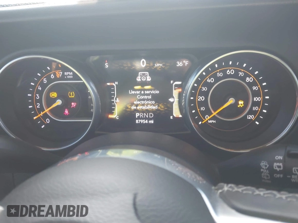2018 Jeep Wrangler Unlimited Sahara z VIN 1C4HJXEG9JW216717, wystawiony jako IAAI lot #40908017 z przebiegiem 87 954 mil mil oraz . Historia ofert i sprzedaży dostępna na DreamBid. Obrazek 7.