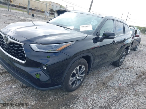 2021 Toyota Highlander XLE with VIN 5TDGZRAH3MS038077, listed as a IAAI auction lot 41886637 with 43,585 mi miles. Bid and sale history available at carsss.com. Image 19.