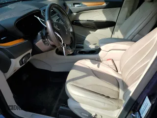 2017 Lincoln MKC Select with VIN 5LMCJ2D90HUL54709, listed as a Copart auction lot 59224785 with 70,318 mi miles and Clean title. Bid and sale history available at DreamBid. Image 7.