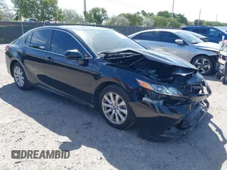 2020 Toyota Camry LE with VIN 4T1C11AK0LU341164, listed as a IAAI auction lot 41724329 with 53,584 mi miles. Bid and sale history available at carsss.com. Image 1.