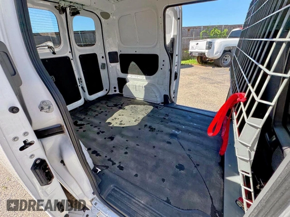 2018 Nissan NV200 S z VIN 3N6CM0KN0JK705415, wystawiony jako Copart lot #56692465 z przebiegiem 263 522 mil mil oraz Czysty tytuł • Clean title. Historia ofert i sprzedaży dostępna na DreamBid. Obrazek 6.
