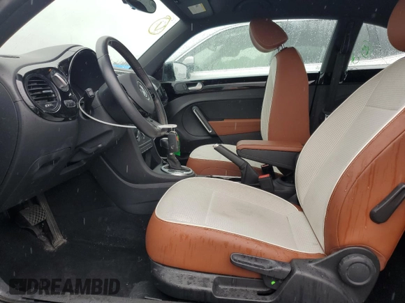 2015 Volkswagen Beetle Fleet Edition z VIN 3VWF17AT8FM656779, wystawiony jako Copart lot #60291145 z przebiegiem 42 850 mil mil oraz Szkoda całkowita • Salvage title. Historia ofert i sprzedaży dostępna na DreamBid. Obrazek 7.