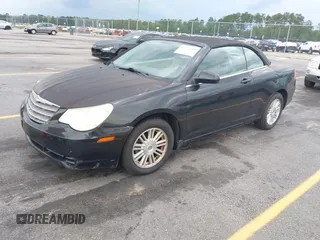 2008 Chrysler Sebring Touring z VIN 1C3LC55R58N642080, wystawiony jako IAAI lot #42371699 z przebiegiem 107 673 mil mil oraz . Historia ofert i sprzedaży dostępna na DreamBid. Obrazek 2.