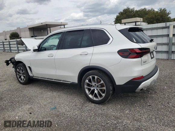2024 BMW X5 xDrive40i z VIN 5UX23EU04R9T59544, wystawiony jako Copart lot #48216655 z przebiegiem 23 706 mil mil oraz Tytuł czysty. Historia ofert i sprzedaży dostępna na DreamBid. Obrazek 2.
