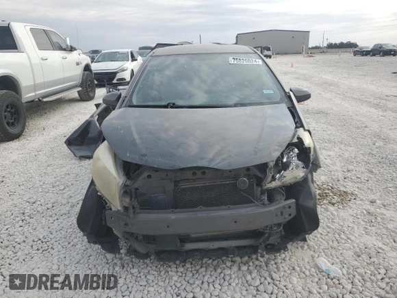 2013 Toyota Yaris L z VIN JTDJTUD33DD571231, wystawiony jako Copart lot #75826024 z przebiegiem 224 036 mil mil oraz Szkoda całkowita • Salvage title. Historia ofert i sprzedaży dostępna na DreamBid. Obrazek 5.