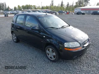 2007 Chevrolet Aveo LS z VIN KL1TD66697B739406, wystawiony jako IAAI lot #42254135 z przebiegiem 95 369 mil mil oraz . Historia ofert i sprzedaży dostępna na DreamBid. Obrazek 1.