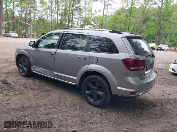 2020 Dodge Journey Crossroad z VIN 3C4PDCGB4LT201564, wystawiony jako IAAI lot #42105007 z przebiegiem 115 411 mil mil oraz . Historia ofert i sprzedaży dostępna na DreamBid. Obrazek 3.