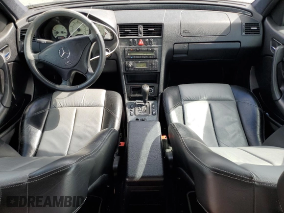 2000 Mercedes-Benz C 230/260/280/320 z VIN WDBHA29G3YA859826, wystawiony jako Copart lot #48573425 z przebiegiem 158 093 mil mil oraz Szkoda całkowita • Salvage title. Historia ofert i sprzedaży dostępna na DreamBid. Obrazek 8.