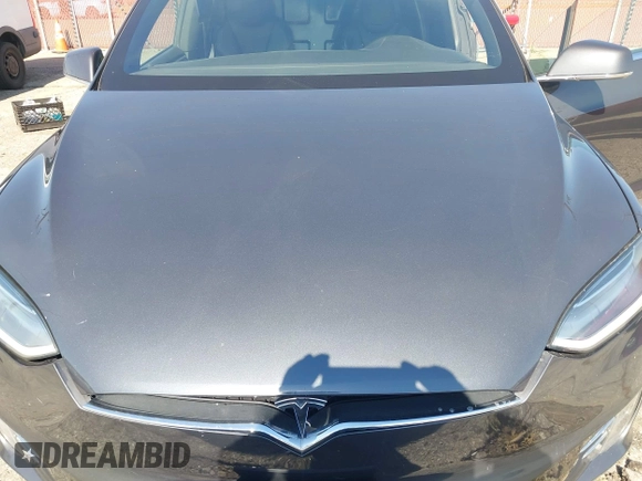 2016 Tesla Model X 70D z VIN 5YJXCAE25GF018477, wystawiony jako IAAI lot #42208404 z przebiegiem 99 380 mil mil oraz . Historia ofert i sprzedaży dostępna na DreamBid. Obrazek 10.
