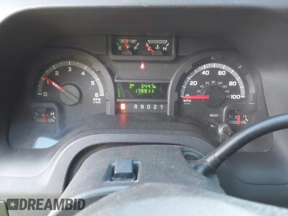 2013 Ford Econoline Cargo Commercial z VIN 1FTNE2EW5DDA45871, wystawiony jako IAAI lot #41422563 z przebiegiem 179 911 mil mil oraz . Historia ofert i sprzedaży dostępna na DreamBid. Obrazek 7.