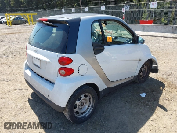 2012 Smart fortwo Pure z VIN WMEEJ3BAXCK563660, wystawiony jako IAAI lot #42165195 z przebiegiem 53 809 mil mil oraz . Historia ofert i sprzedaży dostępna na DreamBid. Obrazek 4.
