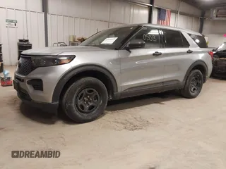2023 Ford Police Interceptor Utility z VIN 1FM5K8AB3PGA35241, wystawiony jako IAAI lot #41505013 z przebiegiem 13 136 mil mil oraz . Historia ofert i sprzedaży dostępna na DreamBid. Obrazek 17.