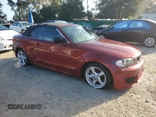 2013 BMW 1 Series 128i z VIN WBAUL7C5XDVU09587, wystawiony jako Copart lot #76291204 z przebiegiem 95 739 mil mil oraz Szkoda całkowita • Salvage title. Historia ofert i sprzedaży dostępna na DreamBid. Obrazek 4.