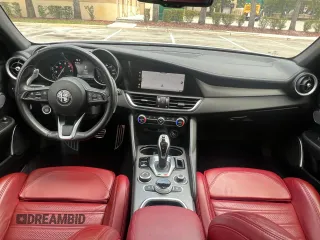 2022 Alfa Romeo Giulia Veloce z VIN ZARFANBN3N7653990, wystawiony jako Copart lot #47419695 z przebiegiem 35 225 mil mil oraz Tytuł czysty. Historia ofert i sprzedaży dostępna na DreamBid. Obrazek 9.
