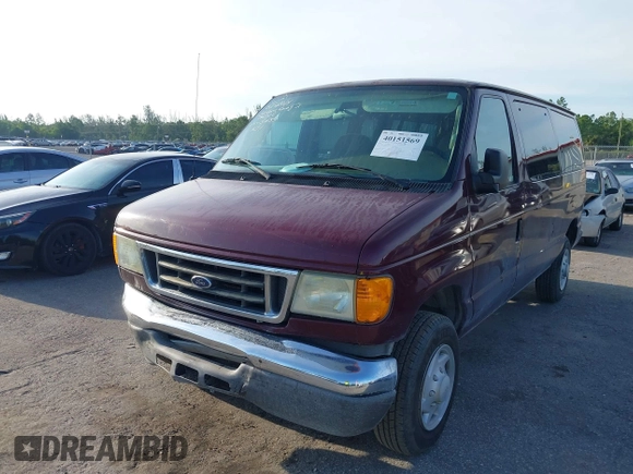 2007 Ford Econoline Passenger XL with VIN 1FBNE31L07DA55685, listed as a IAAI auction lot 40151569 with 122,578 mi miles. Bid and sale history available at carsss.com. Image 2.
