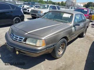 1987 Ford Thunderbird z VIN 1FABP6033HH213366, wystawiony jako IAAI lot #42368900 z przebiegiem Nie podano mil oraz . Historia ofert i sprzedaży dostępna na DreamBid. Obrazek 2.