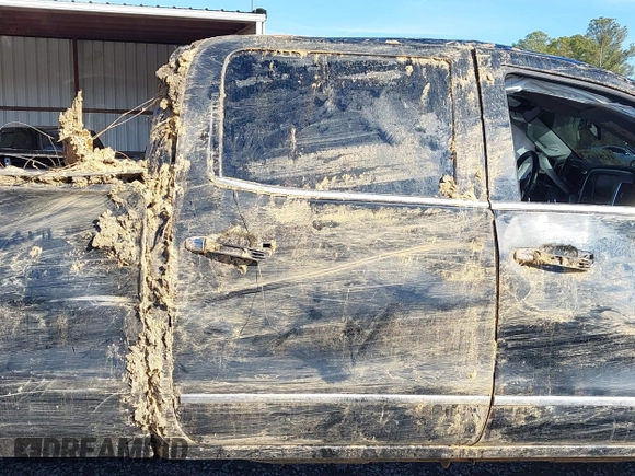 2018 GMC Sierra 2500HD SLT with VIN 1GT12TEY1JF115980, listed as a IAAI auction lot 41281634 with 1 mi miles. Bid and sale history available at carsss.com. Image 8.