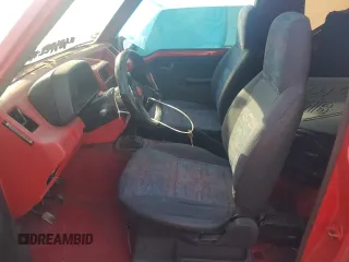 1990 Geo Tracker z VIN 2CNBJ18U7L6220617, wystawiony jako Copart lot #75265974 z przebiegiem 43 743 mil mil oraz Nie do naprawy. Historia ofert i sprzedaży dostępna na DreamBid. Obrazek 7.
