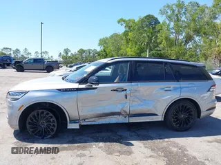 2022 Lincoln Aviator Reserve z VIN 5LM5J7WC8NGL12197, wystawiony jako IAAI lot #41791410 z przebiegiem 68 201 mil mil oraz . Historia ofert i sprzedaży dostępna na DreamBid. Obrazek 6.