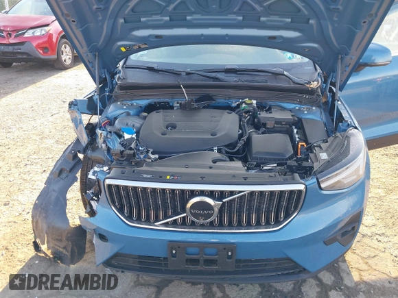 2024 Volvo XC40 Plus Bright Theme with VIN YV4L12UE1R2216840, listed as a IAAI auction lot 41405763 with 4,849 mi miles. Bid and sale history available at carsss.com. Image 10.