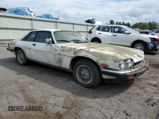1989 Jaguar XJS z VIN SAJNY584XKC161154, wystawiony jako Copart lot #70912984 z przebiegiem 65 188 mil mil oraz Czysty tytuł • Clean title. Historia ofert i sprzedaży dostępna na DreamBid. Obrazek 4.