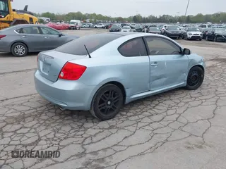 2006 Scion tC z VIN JTKDE167X60130009, wystawiony jako IAAI lot #42174502 z przebiegiem 151 801 mil mil oraz . Historia ofert i sprzedaży dostępna na DreamBid. Obrazek 4.
