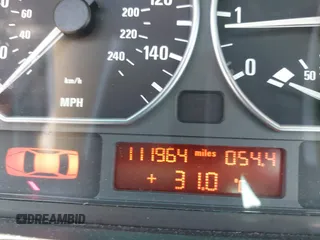 2005 BMW 3 Series 330xi с VIN WBAEW53405PN37317, выставлен на аукционе IAAI как лот 42544009 с пробегом 111 964 миль миль и . История ставок и продаж доступна на DreamBid. Изображение 15.