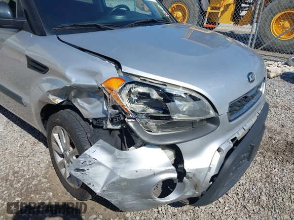 2013 Kia Soul + z VIN KNDJT2A69D7558159, wystawiony jako IAAI lot #41978478 z przebiegiem 223 717 mil mil oraz . Historia ofert i sprzedaży dostępna na DreamBid. Obrazek 6.