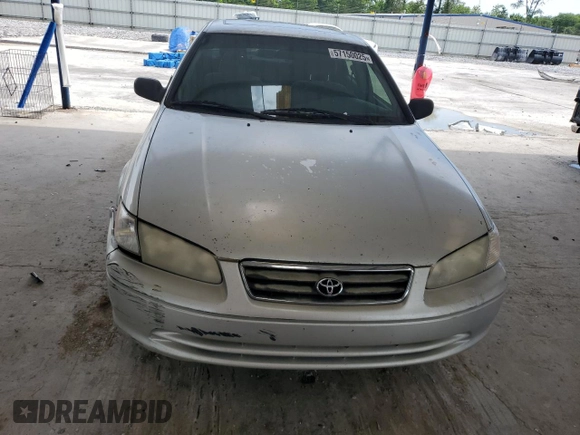2001 Toyota Camry CE z VIN 4T1BG22K11U784435, wystawiony jako Copart lot #57150025 z przebiegiem 32 777 mil mil oraz Czysty tytuł • Clean title. Historia ofert i sprzedaży dostępna na DreamBid. Obrazek 5.