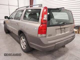 2002 Volvo V70 with VIN YV1SZ58D121057107, listed as a IAAI auction lot 41883322 with 163,665 mi miles. Bid and sale history available at carsss.com. Image 3.