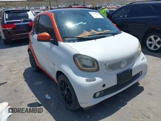 2016 Smart fortwo Passion z VIN WMEFJ5DA0GK063316, wystawiony jako IAAI lot #42496089 z przebiegiem 84 202 mil mil oraz . Historia ofert i sprzedaży dostępna na DreamBid. Obrazek 1.
