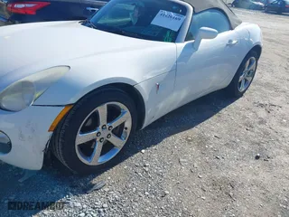2008 Pontiac Solstice with VIN 1G2MC35B58Y131155, listed as a IAAI auction lot 41426169 with 91,813 mi miles. Bid and sale history available at carsss.com. Image 17.
