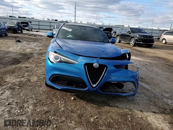 2018 Alfa Romeo Stelvio Ti Sport z VIN ZASFAKNN3J7B98256, wystawiony jako Copart lot #87103094 z przebiegiem 69 666 mil mil oraz Szkoda całkowita • Salvage title. Historia ofert i sprzedaży dostępna na DreamBid. Obrazek 10.
