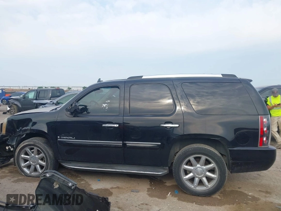 2008 GMC Yukon Denali z VIN 1GKFK63858J135414, wystawiony jako IAAI lot #42065065 z przebiegiem 170 458 mil mil oraz . Historia ofert i sprzedaży dostępna na DreamBid. Obrazek 14.