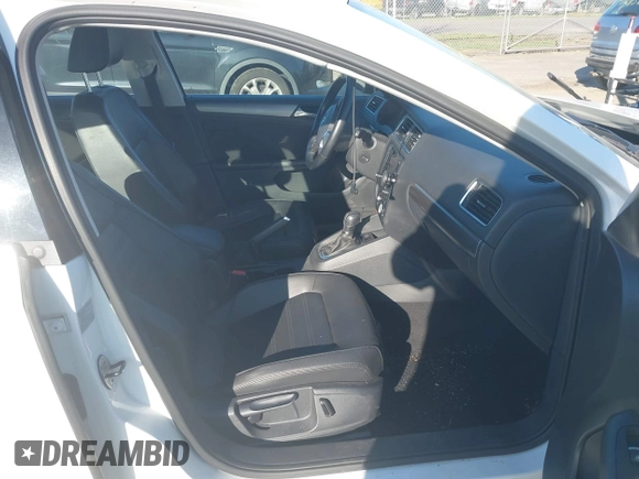 2014 Volkswagen Jetta SEL z VIN 3VWL17AJ8EM336569, wystawiony jako IAAI lot #41975776 z przebiegiem 134 967 mil mil oraz . Historia ofert i sprzedaży dostępna na DreamBid. Obrazek 5.