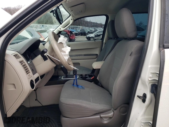 2012 Ford Escape XLS z VIN 1FMCU9C72CKB33801, wystawiony jako Copart lot #84003994 z przebiegiem 49 163 mil mil oraz Czysty tytuł • Clean title. Historia ofert i sprzedaży dostępna na DreamBid. Obrazek 7.