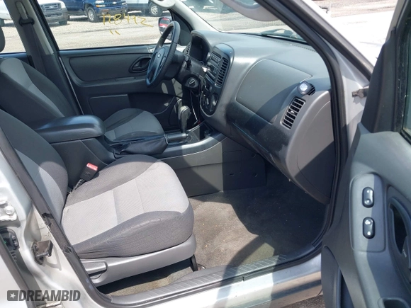 2007 Ford Escape XLS with VIN 1FMYU02Z97KB80446, listed as a IAAI auction lot 42113186 with 128,492 mi miles. Bid and sale history available at carsss.com. Image 5.