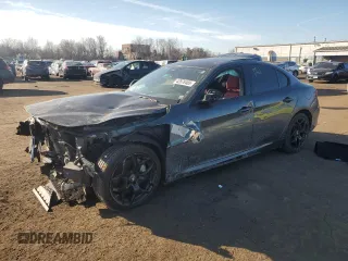 2021 Alfa Romeo Giulia z VIN ZARFAMAN9M7647301, wystawiony jako Copart lot #42878465 z przebiegiem Nie podano mil oraz Nie do naprawy • Non repairable. Historia ofert i sprzedaży dostępna na DreamBid. Obrazek 1.