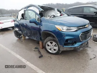 2020 Chevrolet Trax LT z VIN 3GNCJLSB4LL329096, wystawiony jako IAAI lot #41625620 z przebiegiem Nie podano mil oraz . Historia ofert i sprzedaży dostępna na DreamBid. Obrazek 1.