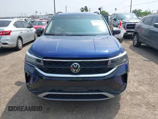 2024 Volkswagen Taos S с VIN 3VV5X7B26RM113472, выставлен на аукционе IAAI как лот 41925942 с пробегом 7 232 миль миль и . История ставок и продаж доступна на DreamBid. Изображение 12.