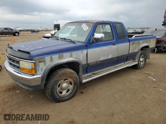 1995 Dodge Dakota z VIN 1B7GG23Y4SS124349, wystawiony jako Copart lot #55723114 z przebiegiem 136 156 mil mil oraz Czysty tytuł • Clean title. Historia ofert i sprzedaży dostępna na DreamBid. Obrazek 1.