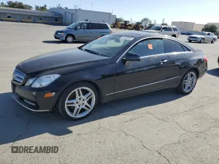 2013 Mercedes-Benz E 350 z VIN WDDKJ5KBXDF199830, wystawiony jako Copart lot #55333535 z przebiegiem 116 673 mil mil oraz Szkoda całkowita • Salvage title. Historia ofert i sprzedaży dostępna na DreamBid. Obrazek 1.